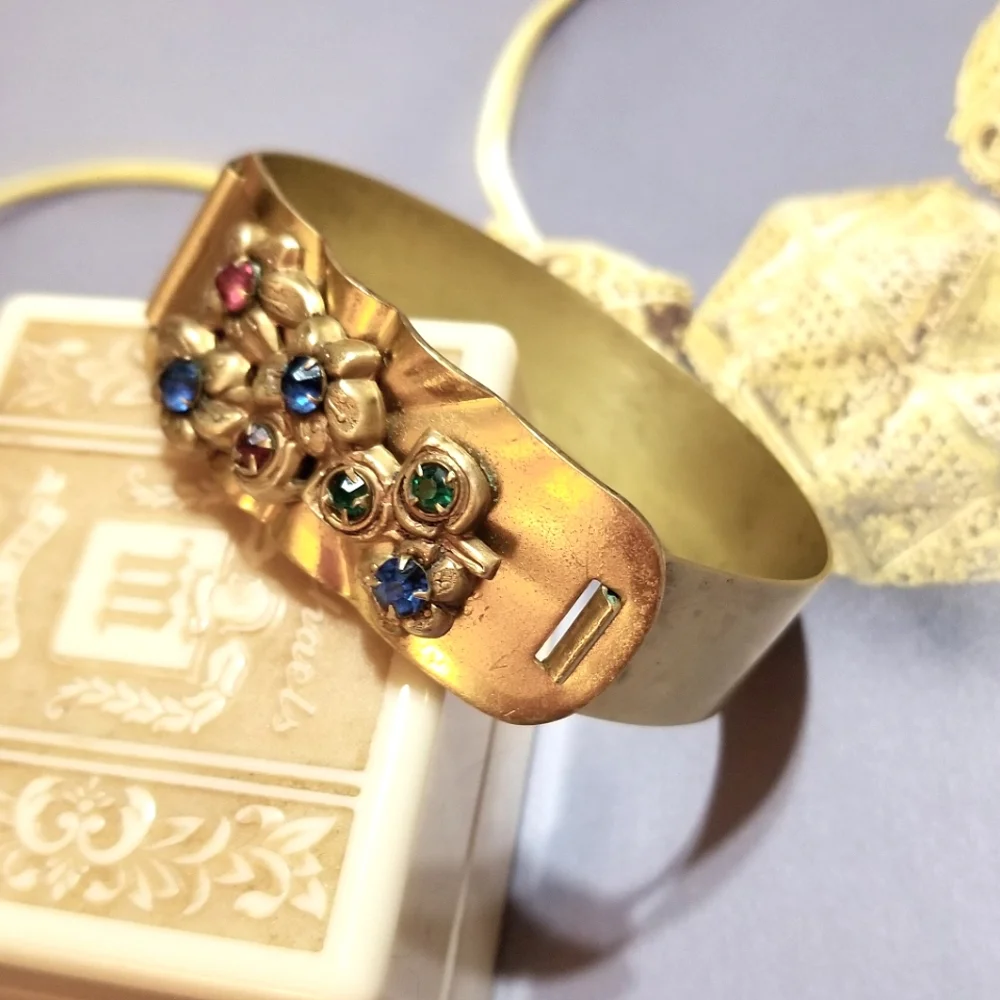 1940s Retro Era Rhinestone Brass Bangle Bracelet - Picture 4 of 6